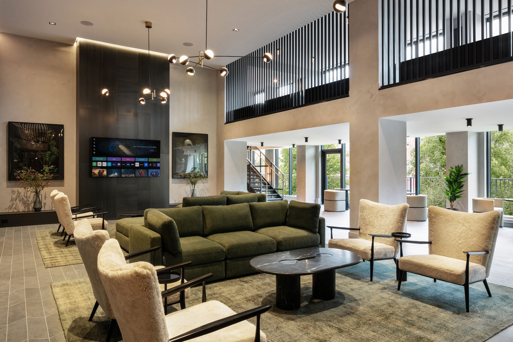 Luxury amenities at AtlanticBK Bed-Stuy apartments including golf simulator